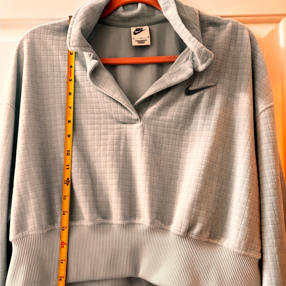 Nike Women's light Blue Cropped Sweatshirt - Picture 3 of 4